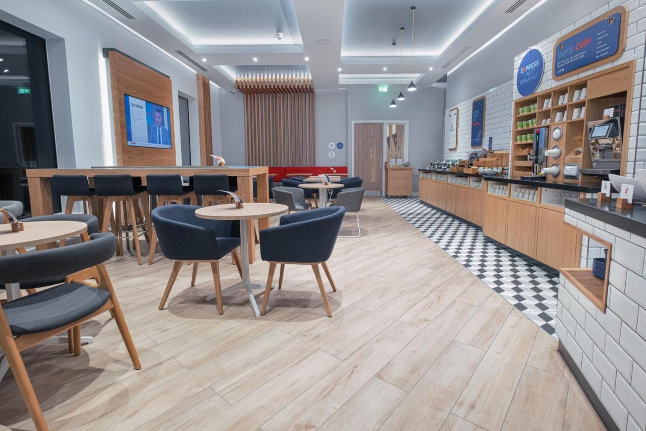 Holiday Inn Express - Fleet By Ihg Ngoại thất bức ảnh